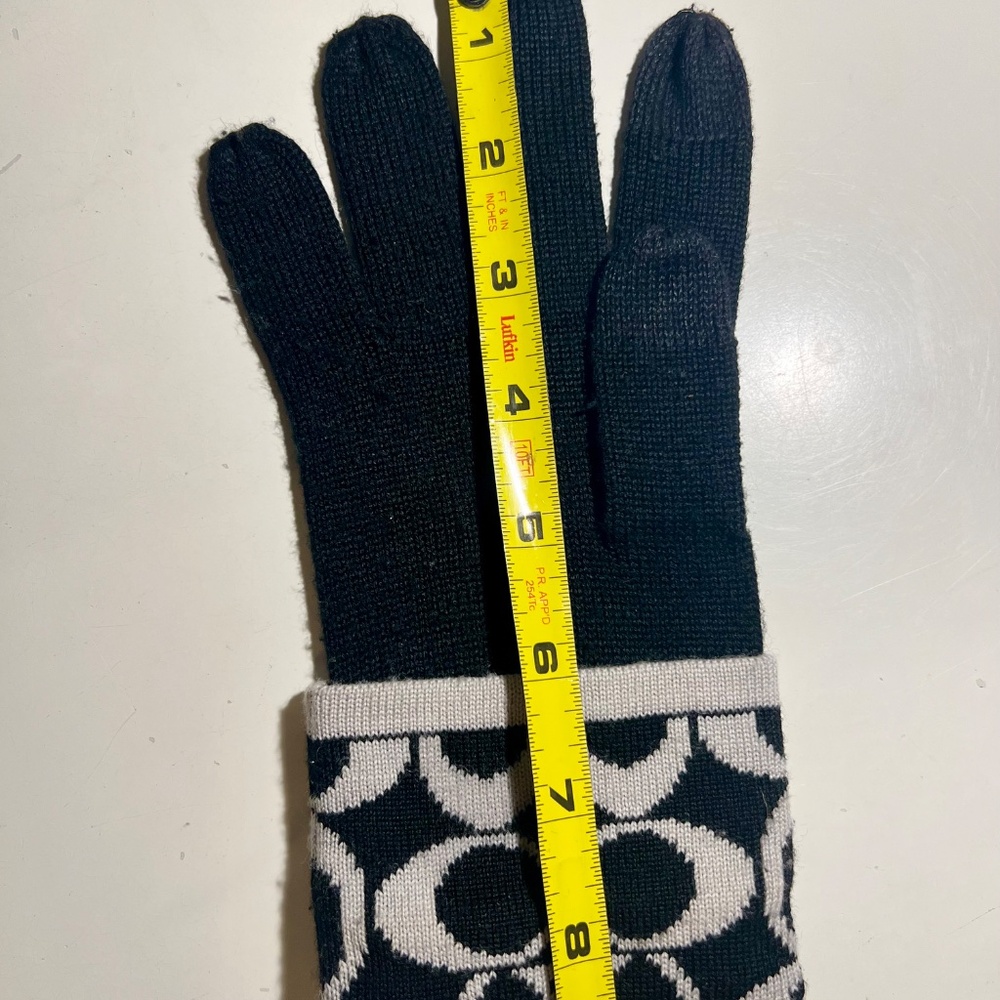 Black and White Patterned Beanie and Gloves Set - Picture 11 of 12